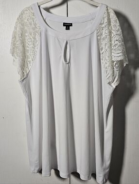 TORRID Size 3 NWT White Lace Sleeve Keyhole Top
